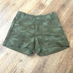 Columbia small 7/8 golf short girls adjustable band